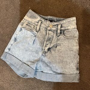 Hollister Ultra High Rise Mom Shorts 3"